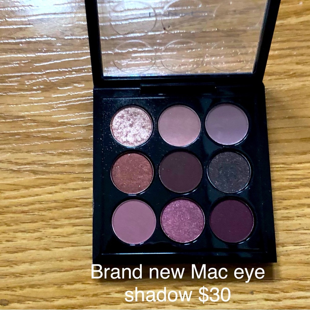 Brand new Mac Cosmetics Eyeshadow palette